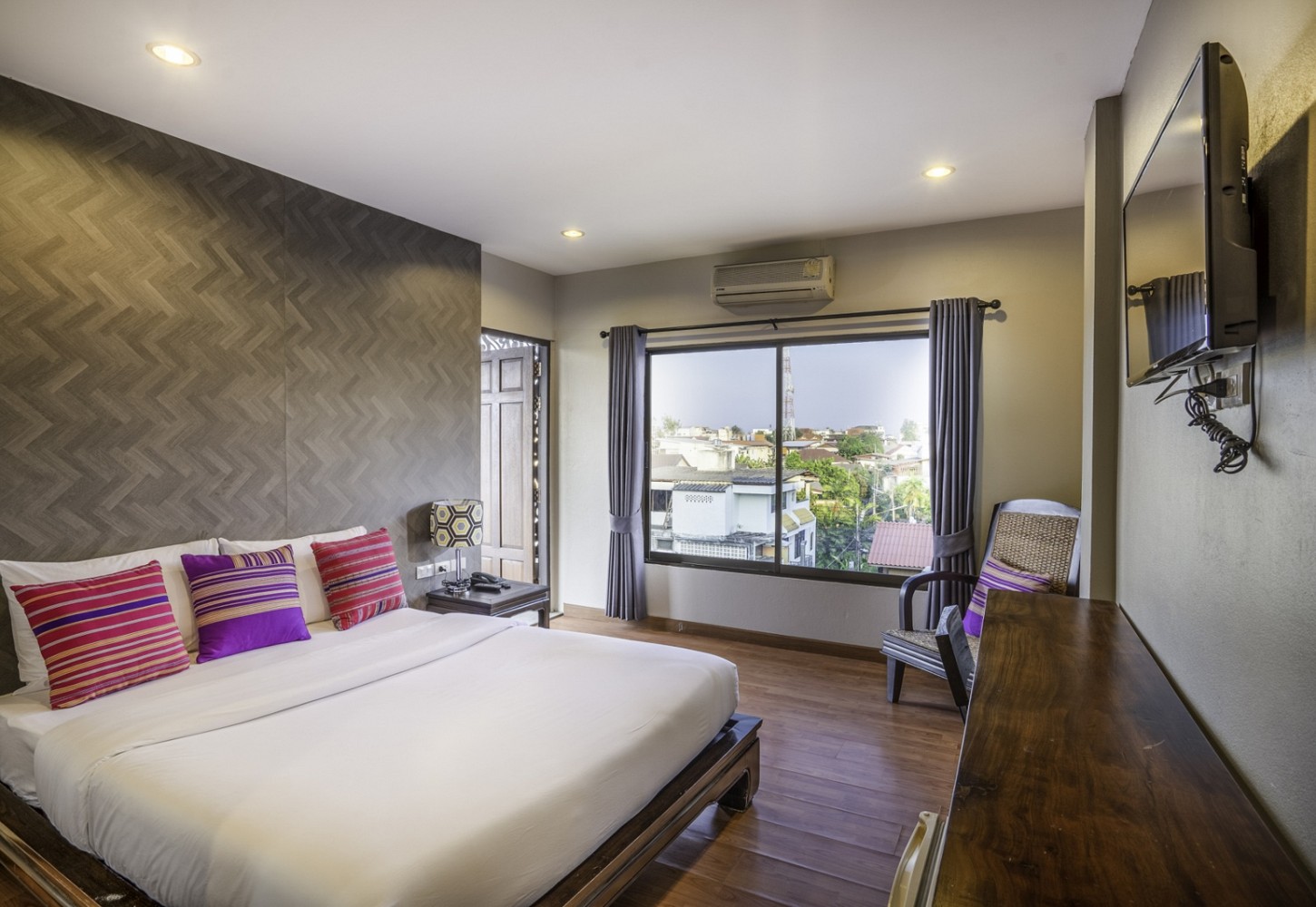 Superior With Balcony Room 